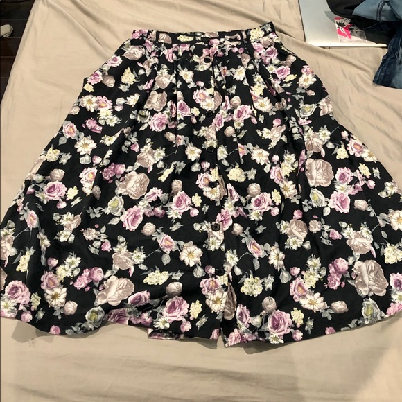 3/$50 Floral button-front midi maxi skirt by Yumi - Picture 4 of 5